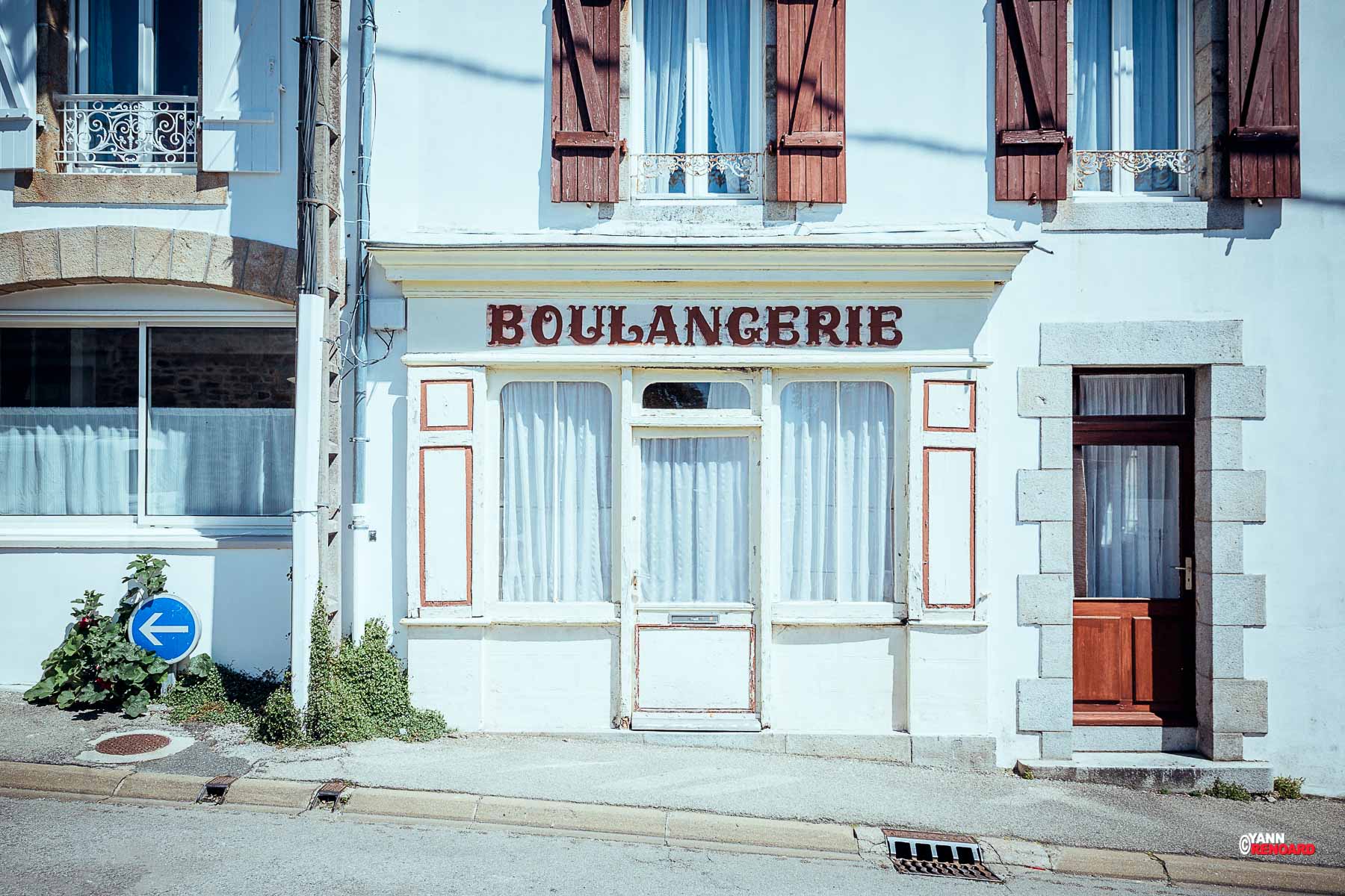 Boulangerie - La Trinité sur Mer (Hommage à Depardon)