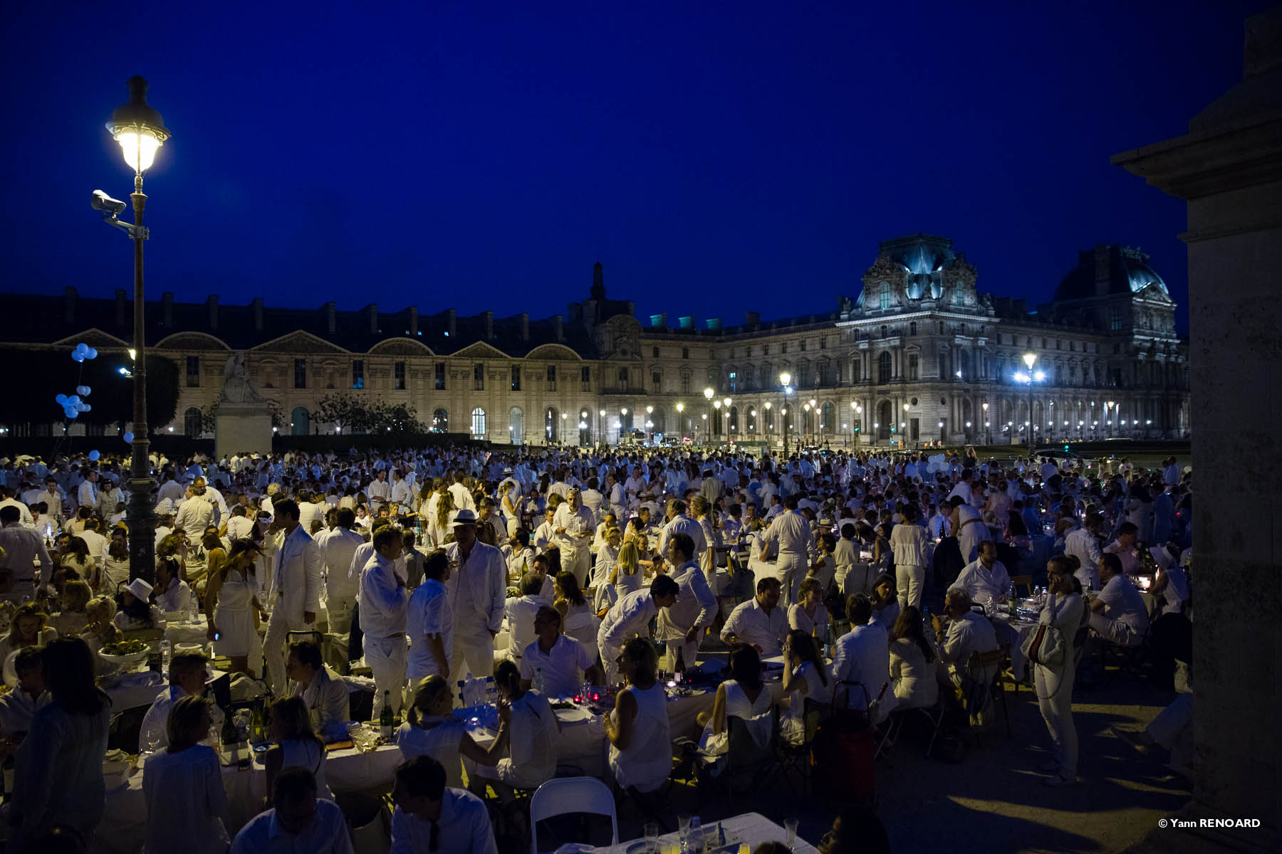 Edition 2015 du dîner en blanc - Carrousel du Louvre