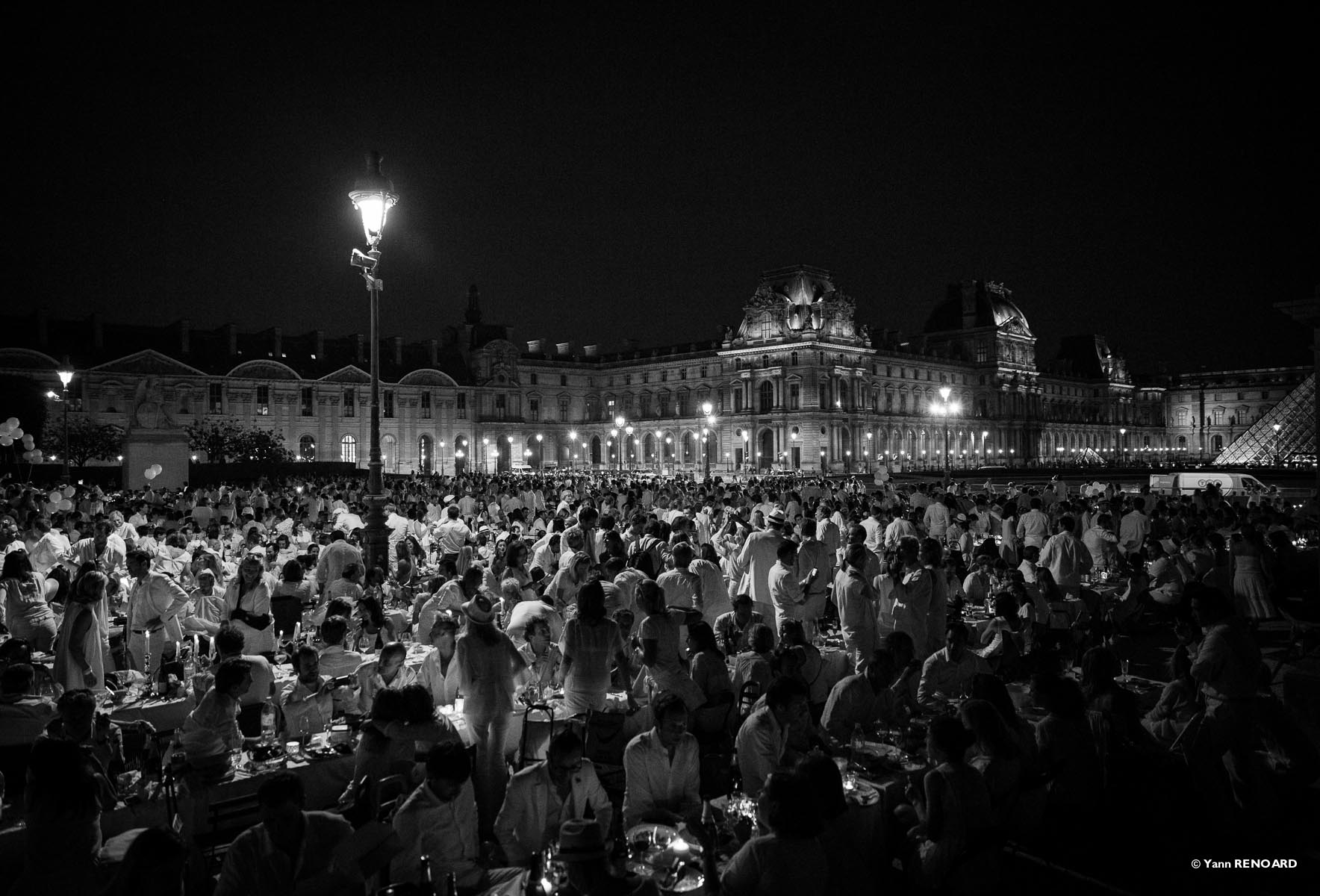 Edition 2015 du dîner en blanc - Carrousel du Louvre