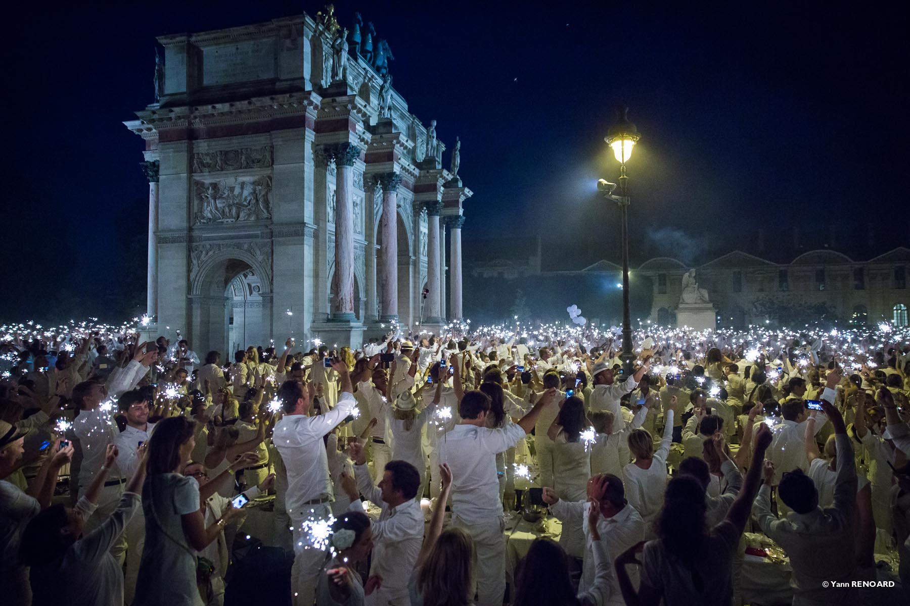 Edition 2015 du dîner en blanc - Carrousel du Louvre