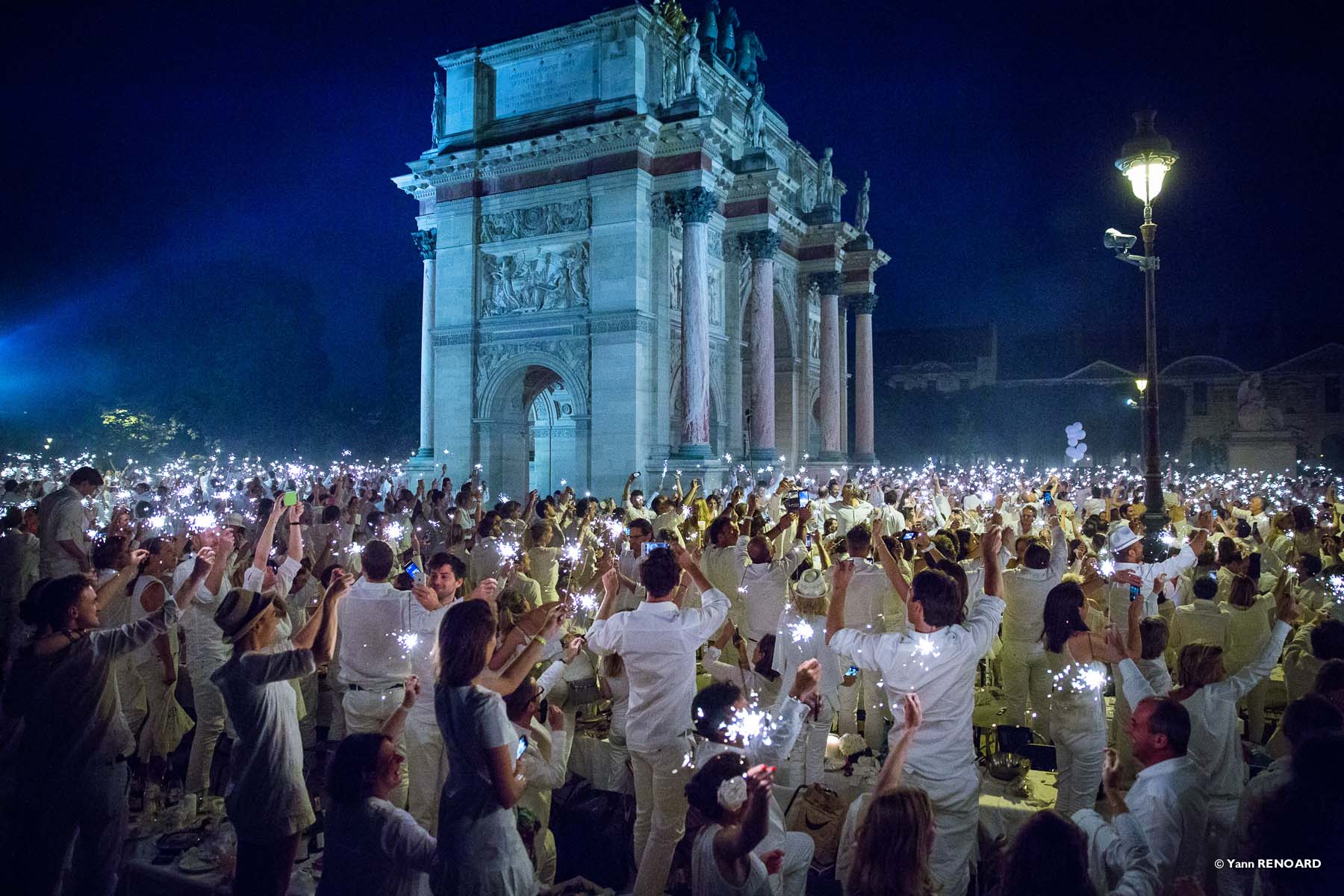 Edition 2015 du dîner en blanc - Carrousel du Louvre