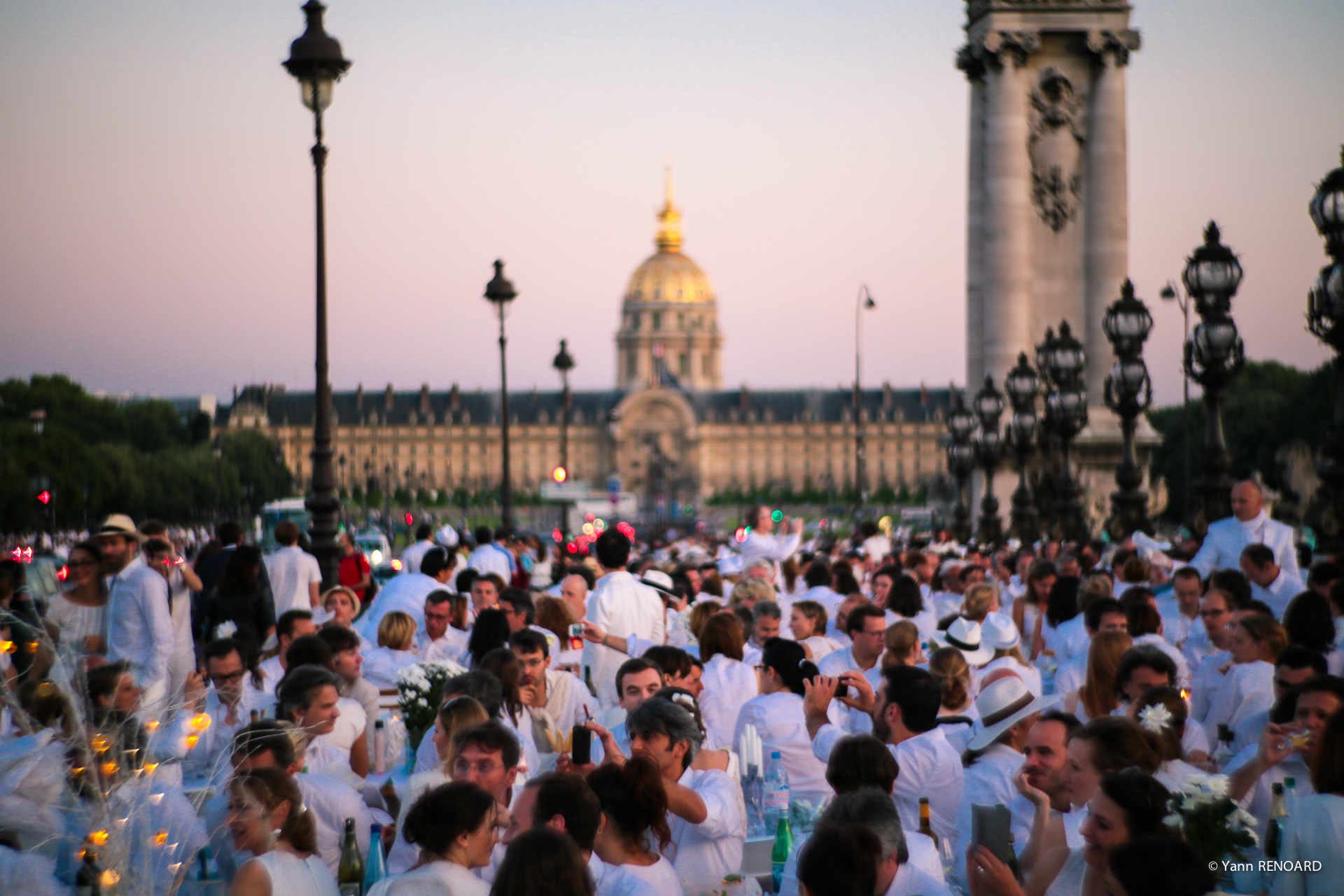 Edition 2014 du dîner en blanc - Pont Alexandre III